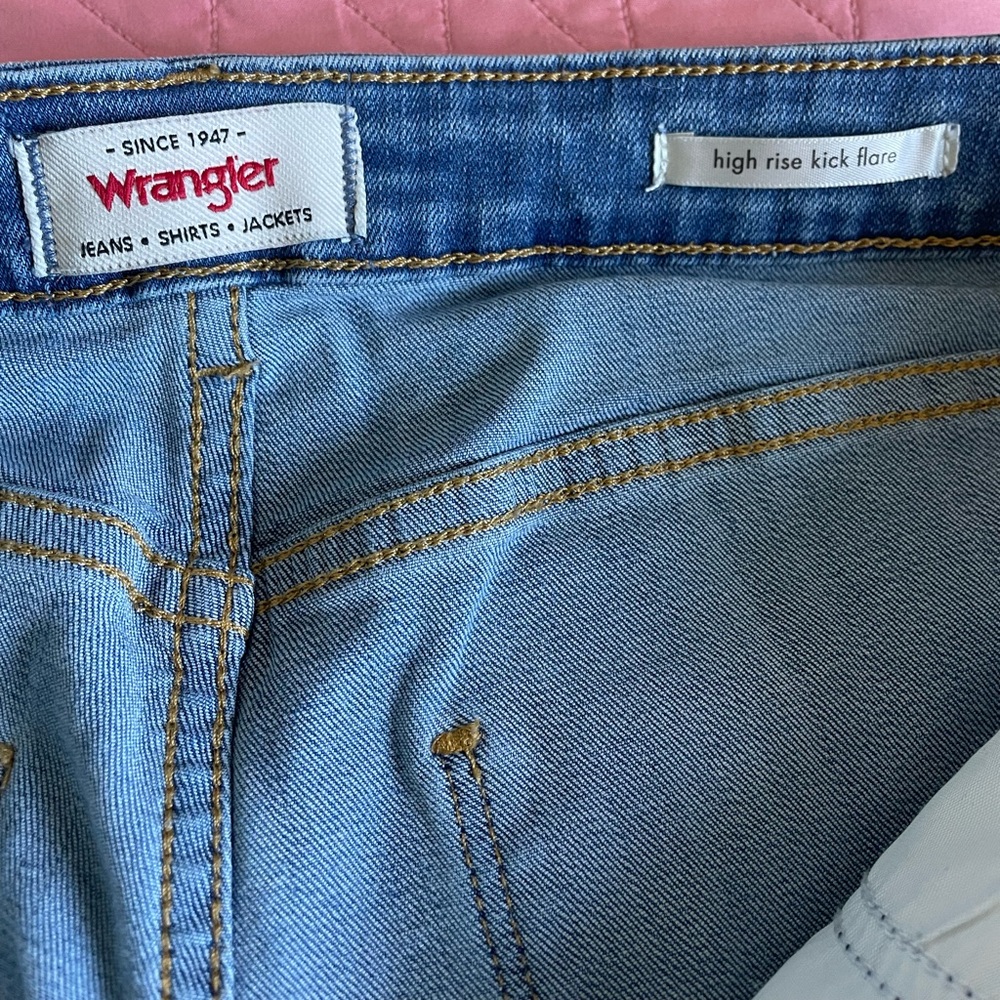 Wrangler High Rise capris - Picture 4 of 4